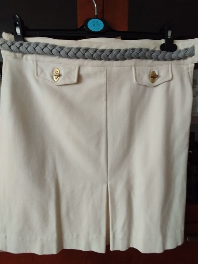 Faldas cuarenta y dos cuarenta y cuatro