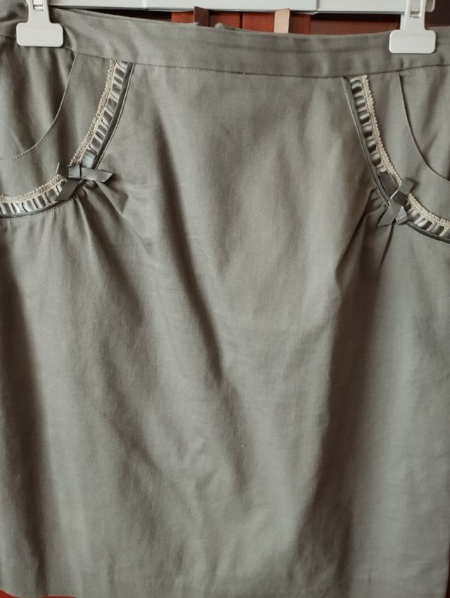 Faldas cuarenta y dos cuarenta y cuatro