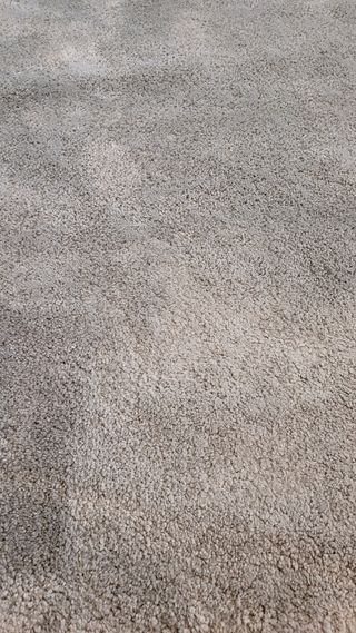 Alfombra gris STOENSE ikea.