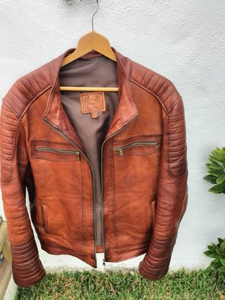 Chaqueta de piel marrón