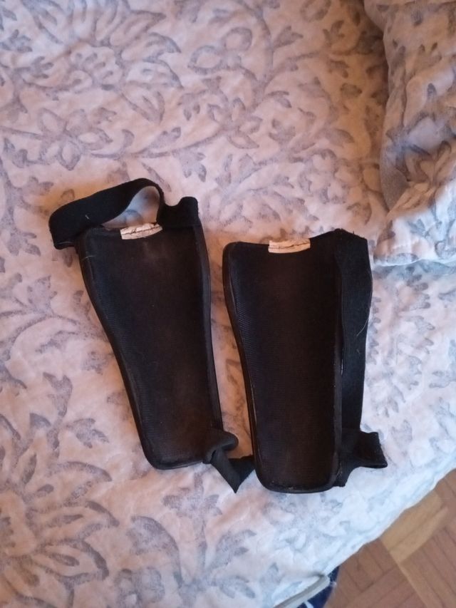 Espinilleras pequeñas