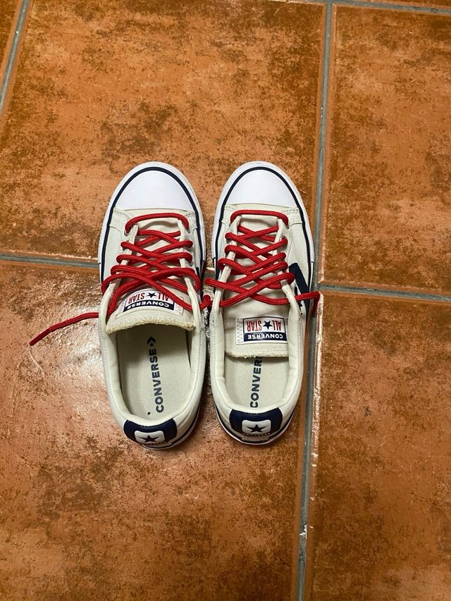 Zapatillas de niño Converse.