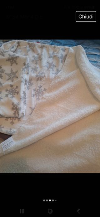 Plaid bianco con fiocchi di neve