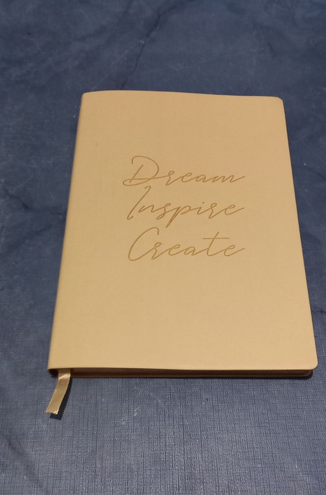 Libreta con canto dorado  "Dream, Inspire, Create"