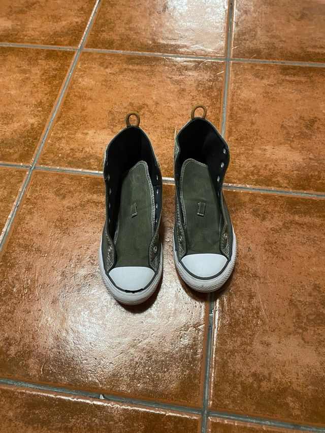 Zapatillas de niño Converse.