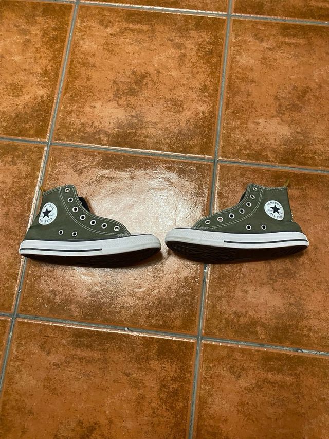 Zapatillas de niño Converse.