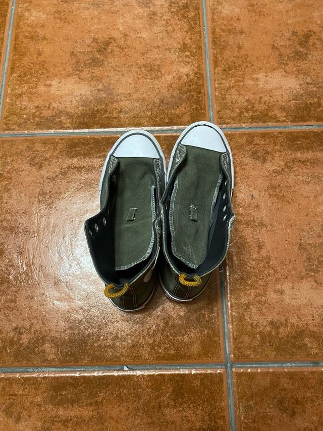 Zapatillas de niño Converse.