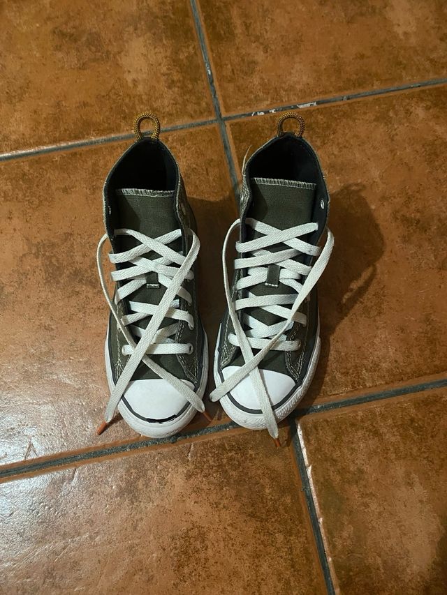 Zapatillas de niño Converse.