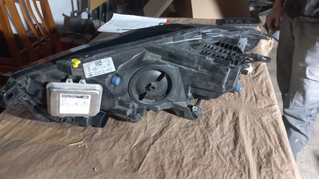 Faro delantero derecho Jaguar XE