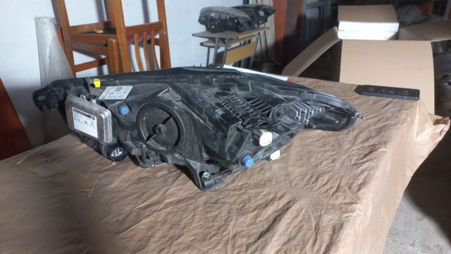 Faro delantero derecho Jaguar XE