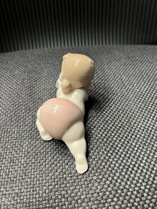 Preciosa figura porcelana NAO