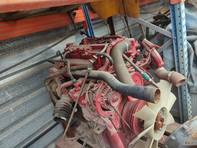 Motor man 4 cilindros do 834  12 mil kilos