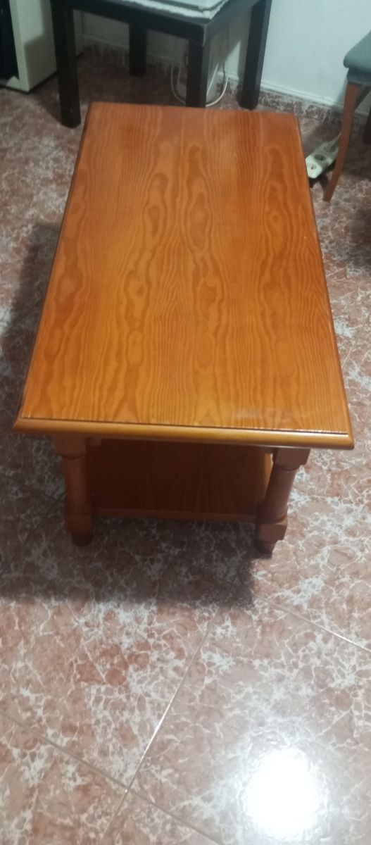 Mesa de sofá o de centro.