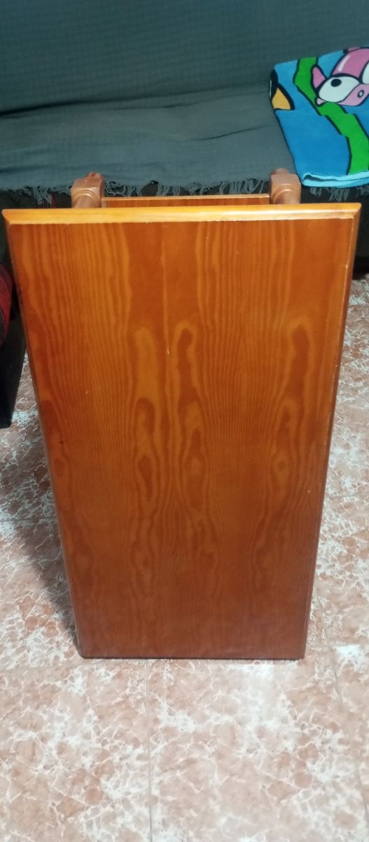 Mesa de sofá o de centro.