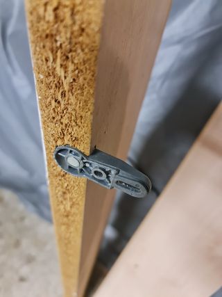 Dúo de baldas color crema.