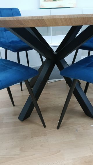 mesa redonda dde madera y patas de hierro nuevas