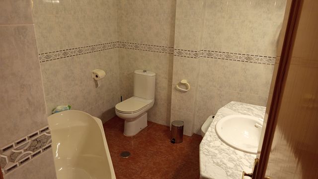 CASA MUY GRANDE EN YECLA CON COCHERA