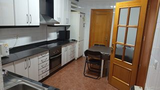 CASA MUY GRANDE EN YECLA CON COCHERA