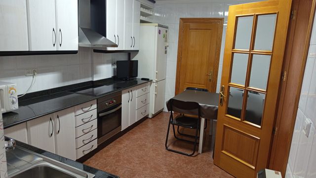 CASA MUY GRANDE EN YECLA CON COCHERA