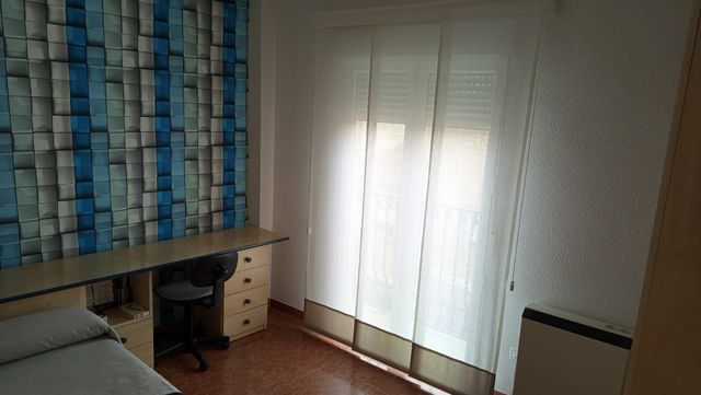 CASA MUY GRANDE EN YECLA CON COCHERA