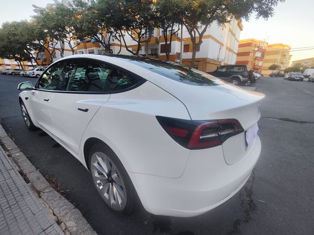 Tesla Model 3 2021 standar range