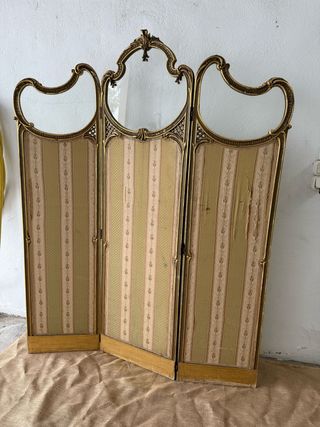 Elegante biombo isabelino hecho en madera