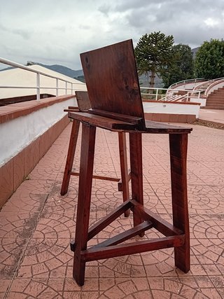 Sgabelli in legno