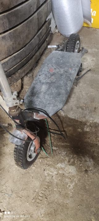 Patinete eléctrico antiguo 