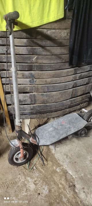 Patinete eléctrico antiguo 