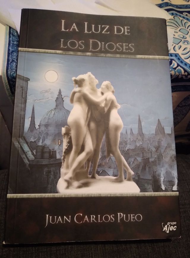 La luz de los dioses.Juan Carlos Pueo.  3x5€