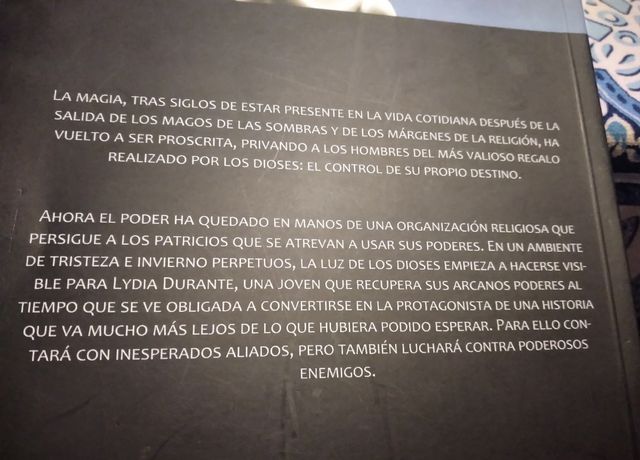La luz de los dioses.Juan Carlos Pueo.  3x5€