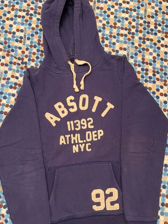 Sudadera azul con capucha