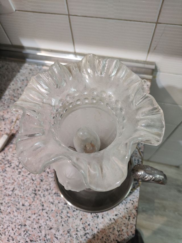 Lámpara de mesa antigua