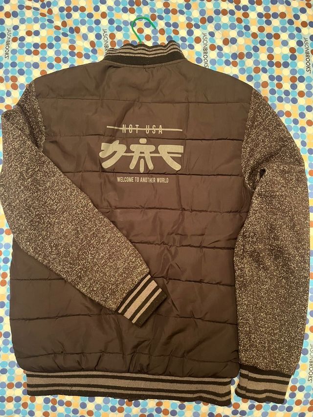 Cazadora negra acolchada