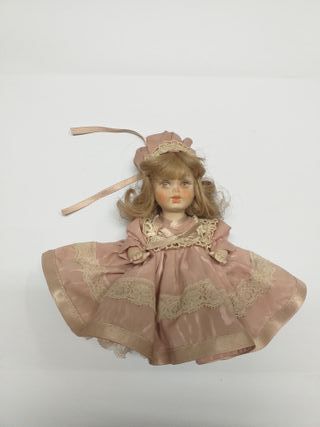 Bambola in porcellana 3