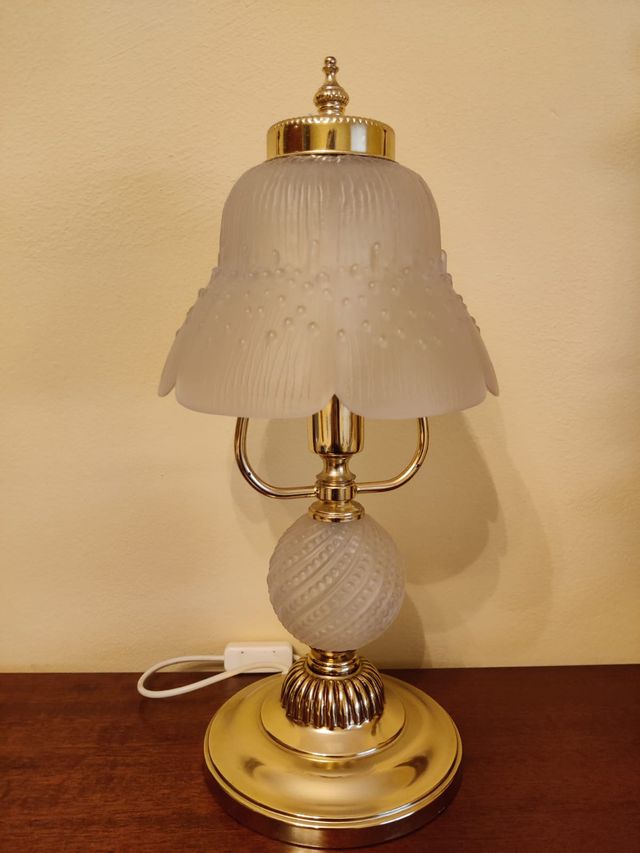 LAMPARA TECHO CRISTAL Y DORADO - MESILLA A JUEGO