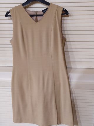 Traje vestido sin manga y chaqueta a juego