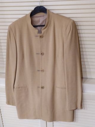 Traje vestido sin manga y chaqueta a juego
