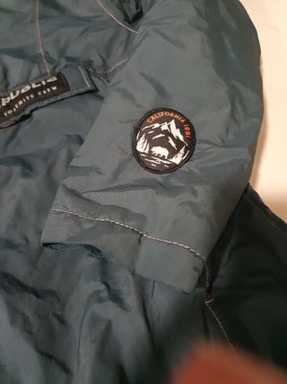 Sudadera forrada e impermeable