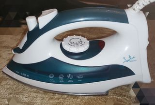 Plancha ropa Jata 2.200W
