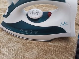 Plancha ropa Jata 2.200W
