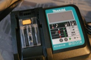Carregador de bateria - Makita