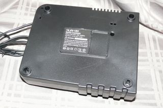 Carregador de bateria - Makita