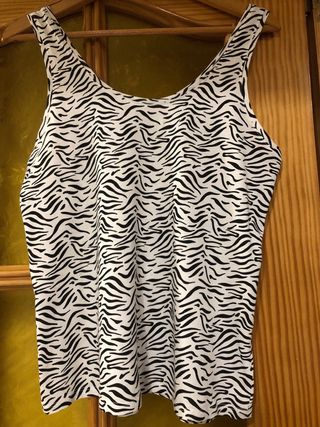 Bonita camiseta print, de tirante ancho. L. Nueva