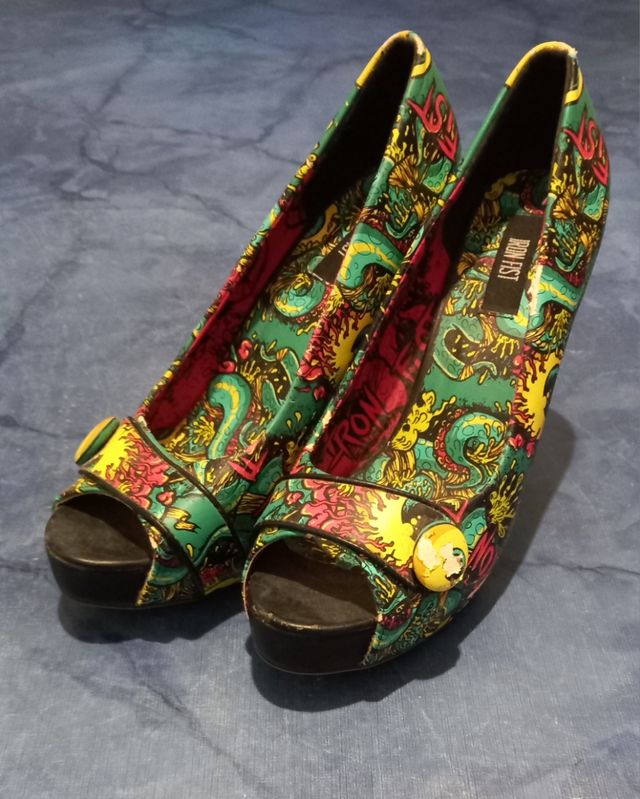 Zapatos de tacón Iron Fist