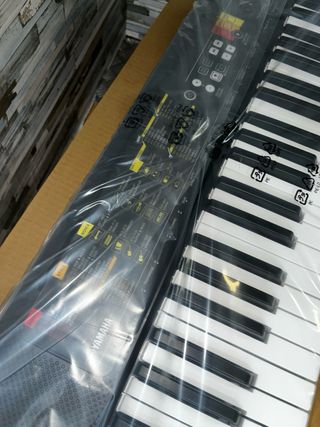 Teclado yamaha PSR-F52