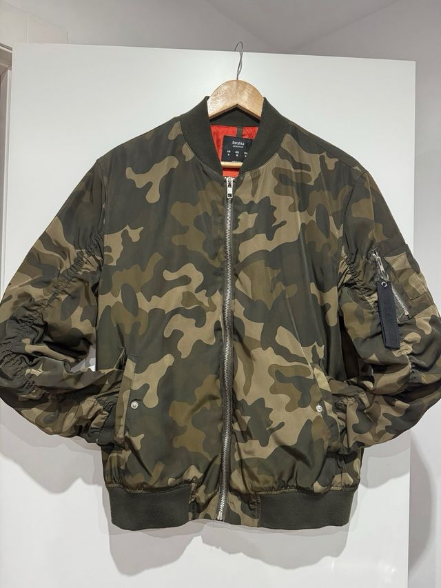 Chaqueta Bershka camuflada