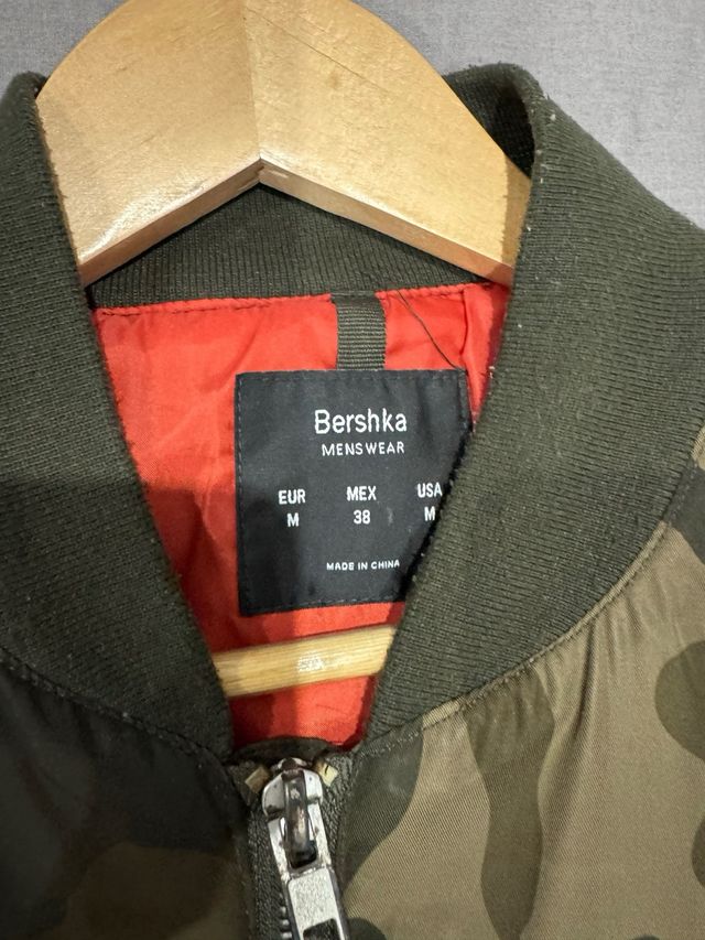 Chaqueta Bershka camuflada