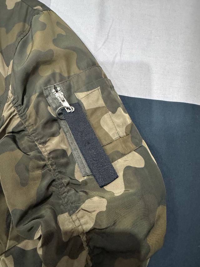 Chaqueta Bershka camuflada