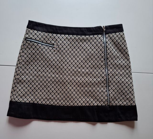 Minifalda beige y negra